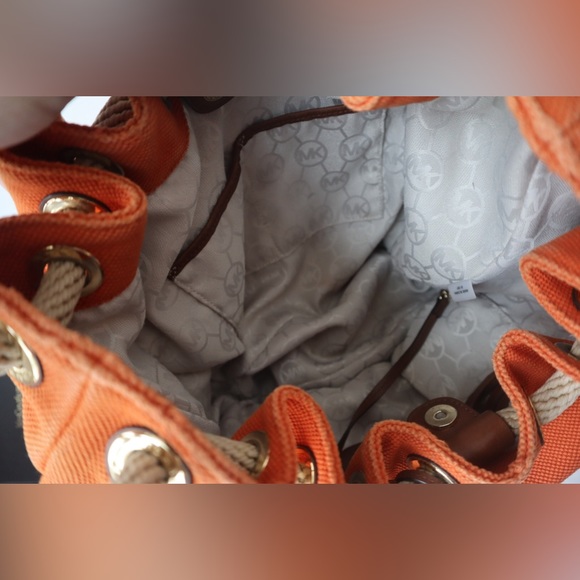 Sale🔥 Michael Kors Bucket Bag - Picture 6 of 13